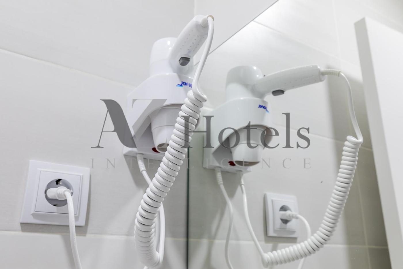 Ayz Luis Cabrera-auto Check-in Hotel Madrid